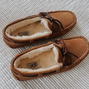 Women’s Uggs Lightly Used Mocasins - Chesnut